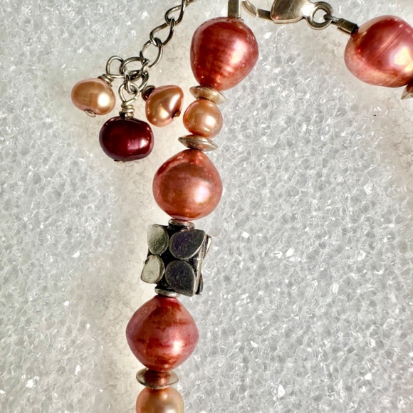 Handmade Pearl & Silver Bracelet w/lobster claw clasp. Peach & Coral colors. - Picture 3 of 6
